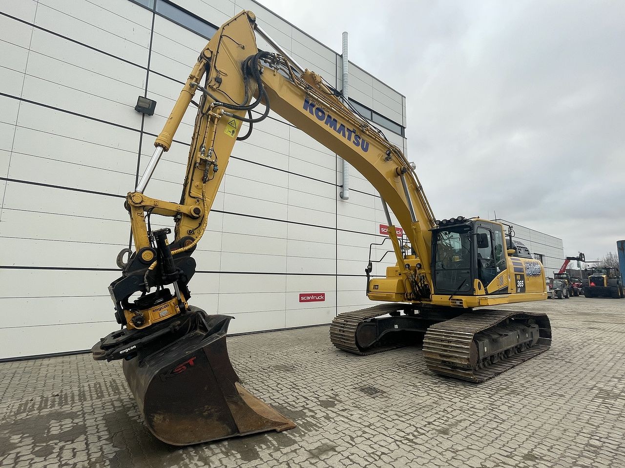 Komatsu HB365LC-3EO