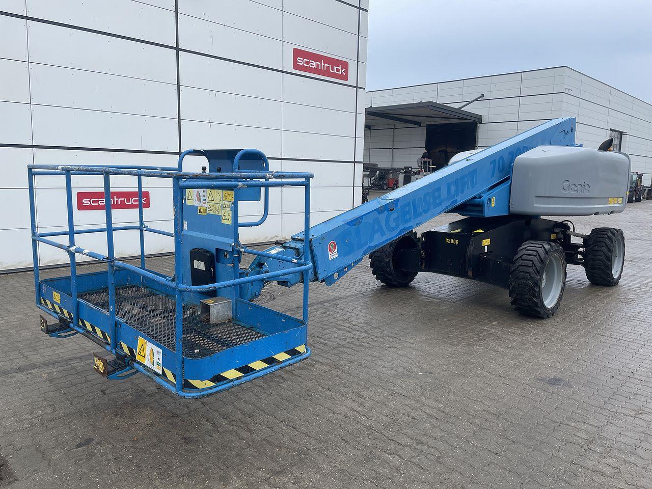 Genie S-60HC