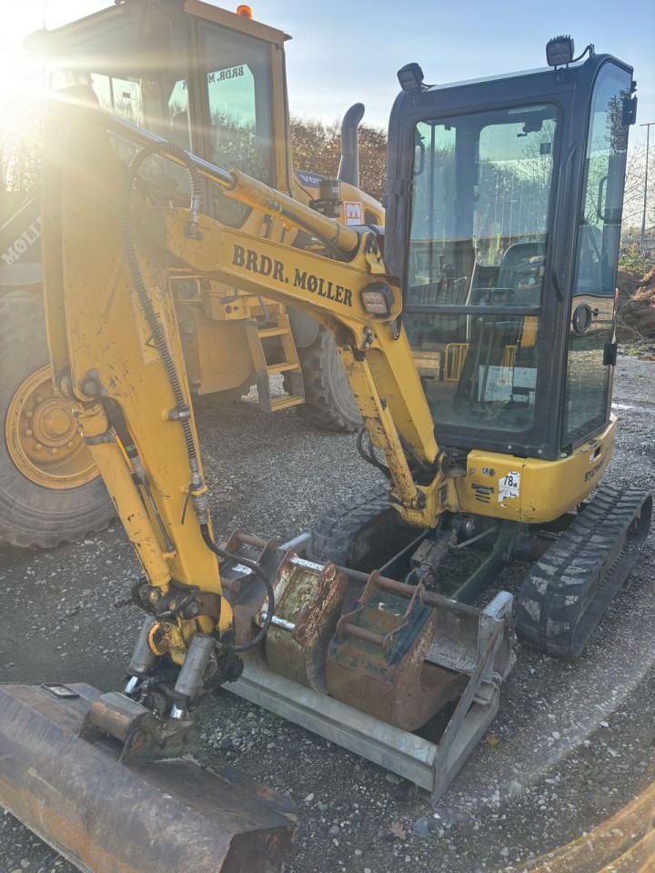 Komatsu PC16R-3HS PROP